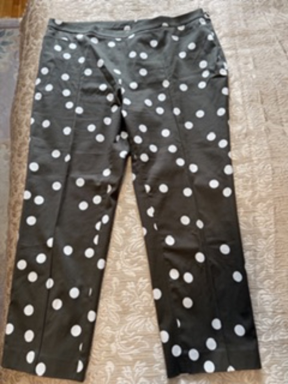 DONATED AKRIS PUNTO Size 16 Olive and white polka dot 3/4 length pants